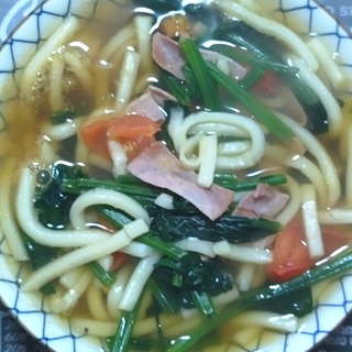 簡単！ほうれん草とベーコンで洋風うどん